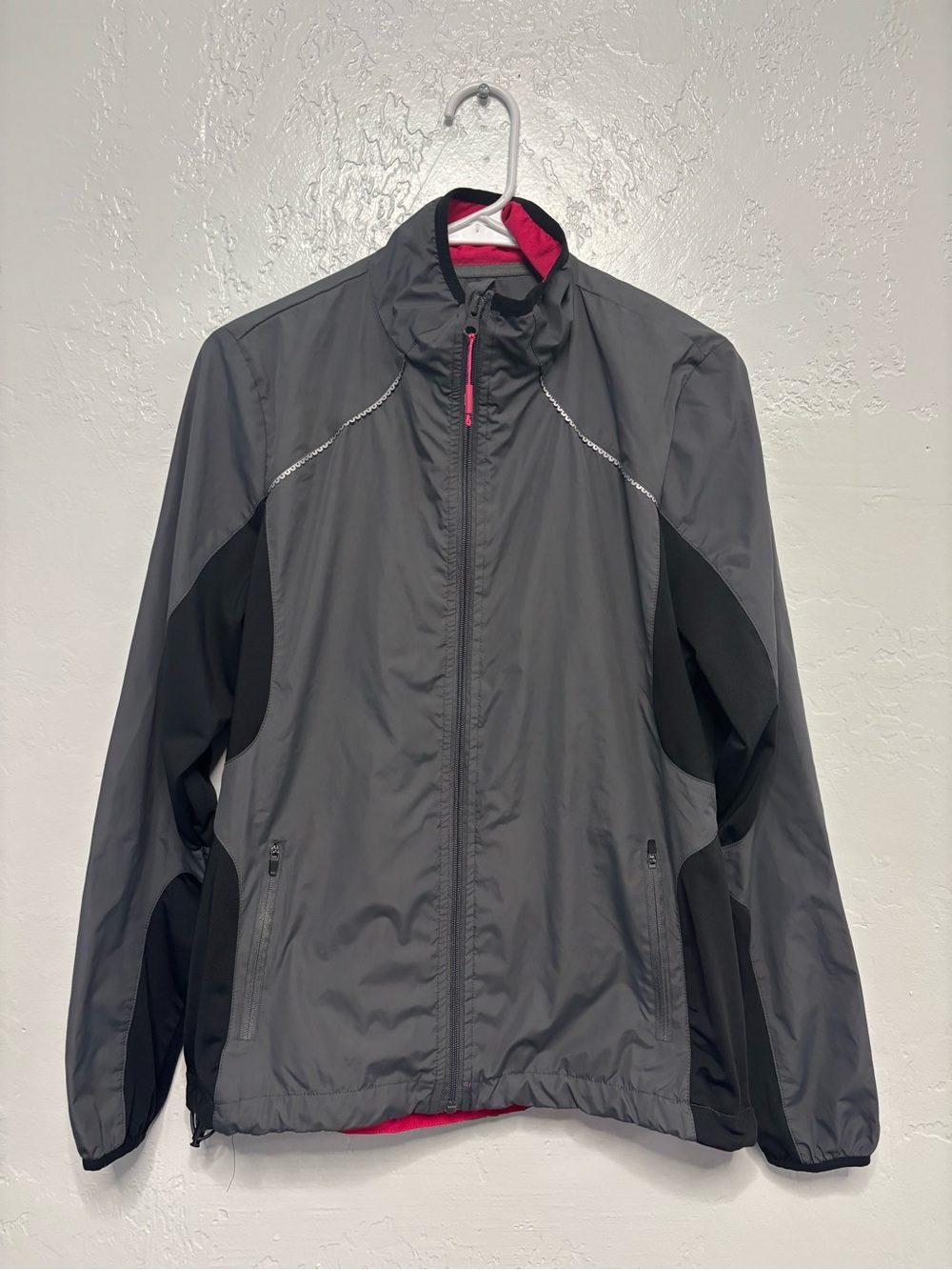 Womens size medium Mondetta brand waterproof jacket, #B1236
